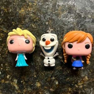 Mini Funko Pop Frozen Figures and 2 Disney Doorables